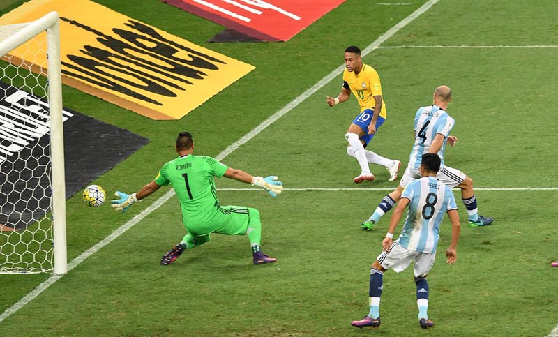 Argentina jugó un partido para el olvido y Brasil lo apabulló por 3 a 0