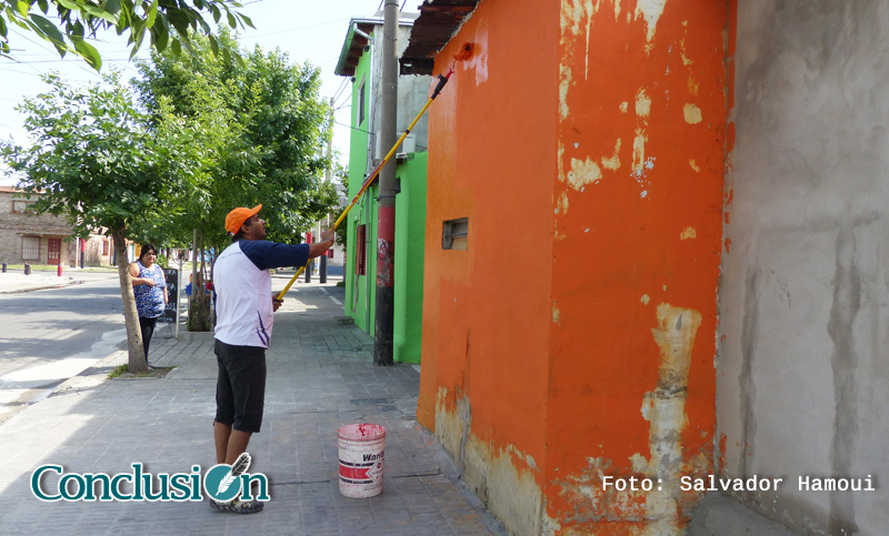 Casas de barrio Corrientes pintadas por los vecinos en una movida cultural