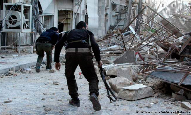 Los rebeldes sirios retoman la ofensiva en Alepo a pocas horas de tregua Rusa