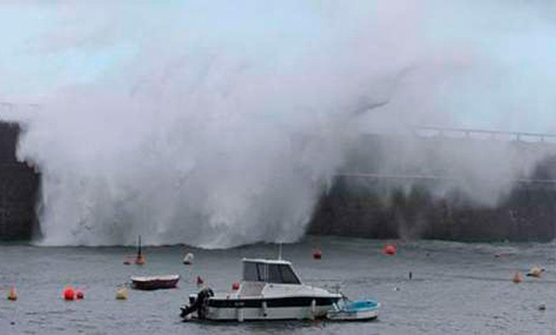 Un tsunami golpea la zona de Fukushima tras terremoto en la costa de Japón