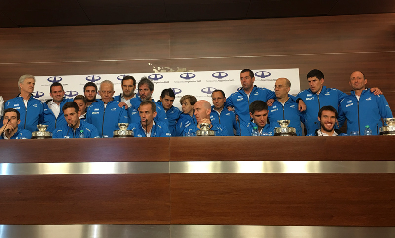 Héroes en casa: el equipo argentino de Copa Davis llegó al país