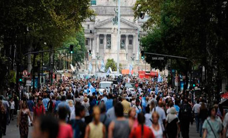 La CGT, la Corriente Federal y movimientos sociales marchan al Congreso Nacional