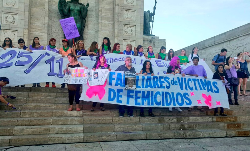 Con una multitudinaria marcha, Rosario se manifestó en contra de la violencia de género