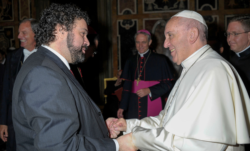 Un argentino, el único latino entre líderes religiosos que recibió el Papa