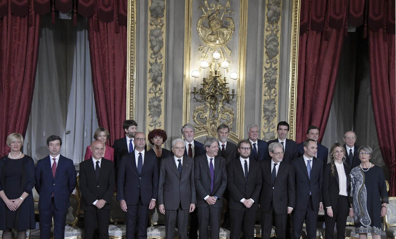 Italia: Gentiloni juró como primer ministro y presentó su gabinete