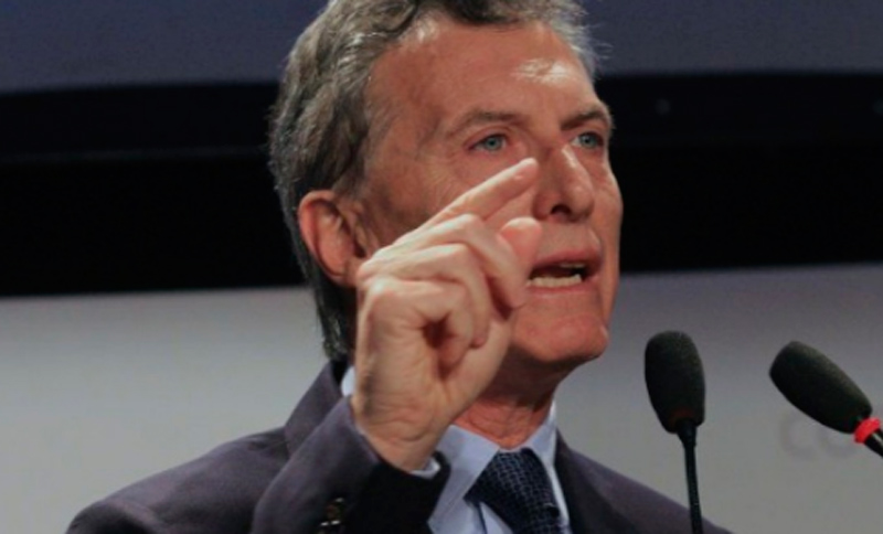 Mauricio Macri le encomendó a Dujovne que encare una reforma fiscal