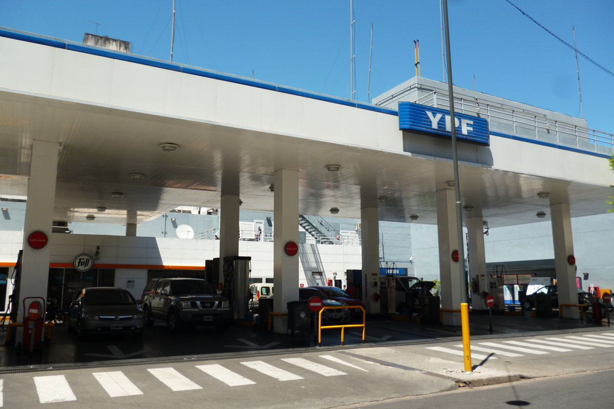 Bajan impuestos a combustibles líquidos, pero lejos de Rosario: en Clorinda y Posadas