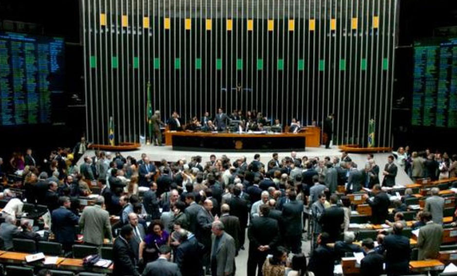 Brasil promulgó la enmienda constitucional que congela el gasto público