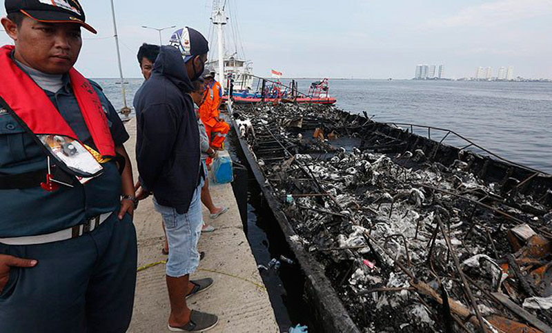 Detuvieron al capitán del barco turístico que se incendió en Indonesia