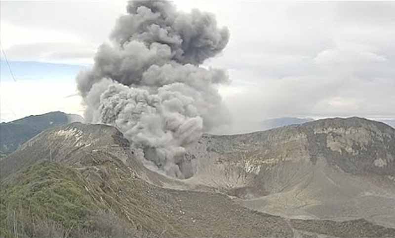 Costa Rica decreta alerta por constantes erupciones del volcán Turrialba