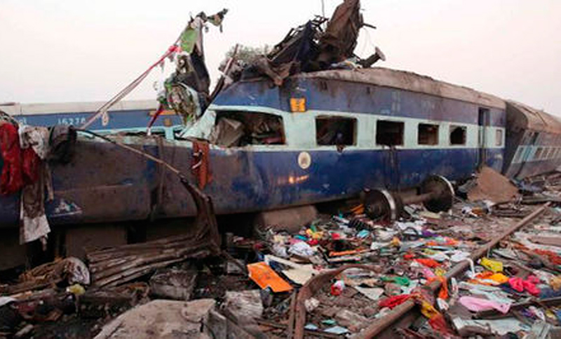 India: mueren 36 personas en el descarrilamiento de un tren