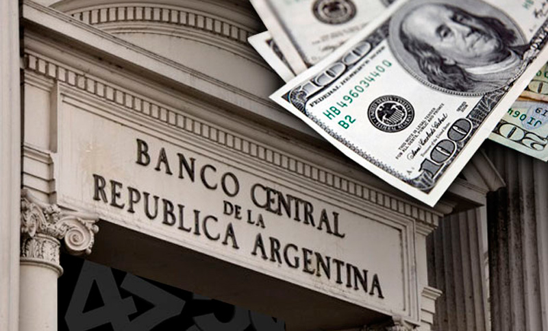 El Banco Central vendió 695 millones de dólares para frenar la suba la moneda norteamericana