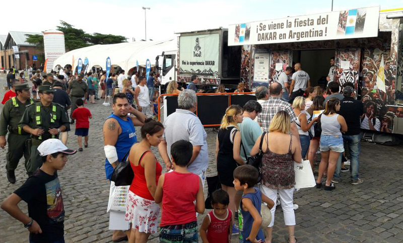 Rosario disfrutó de la «Feria Dakar» y ahora espera por la caravana