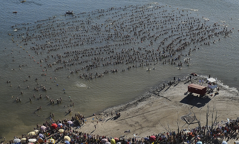 Cerca de dos mil personas “flotaron” en el Lago Epecuén