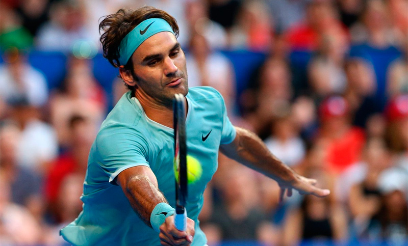 Federer regresó a las pistas con una victoria, tras seis meses de ausencia