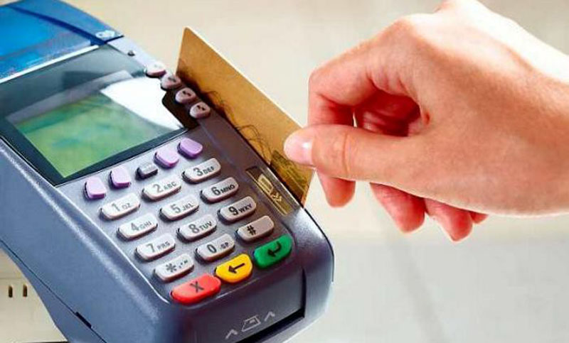 El costo financiero de las tarjetas de crédito ya supera el 100%