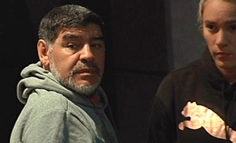 Policía tuvo que ir al hotel donde está Maradona tras discusión con su pareja