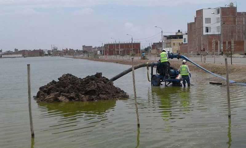 Perú: 25 muertos, 243 mil afectados y un cementerio inundado