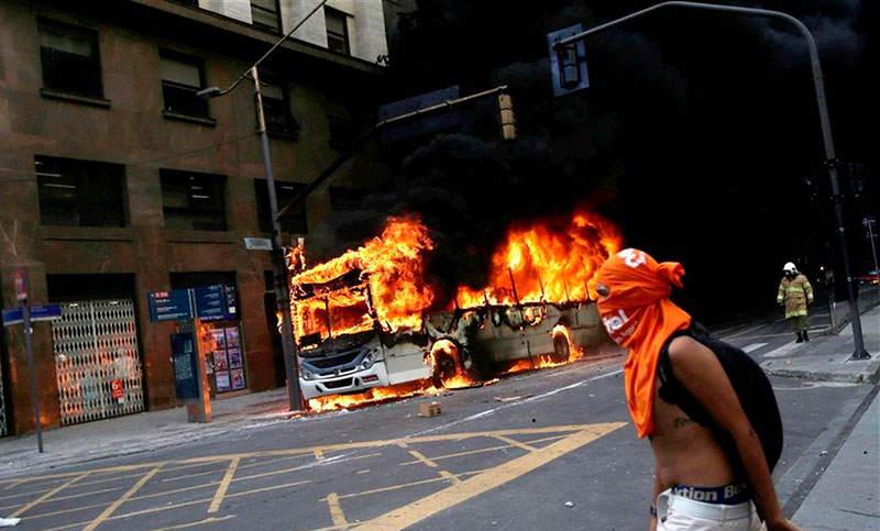 Verano caliente en Río: una protesta por los ajustes terminó en batalla campal