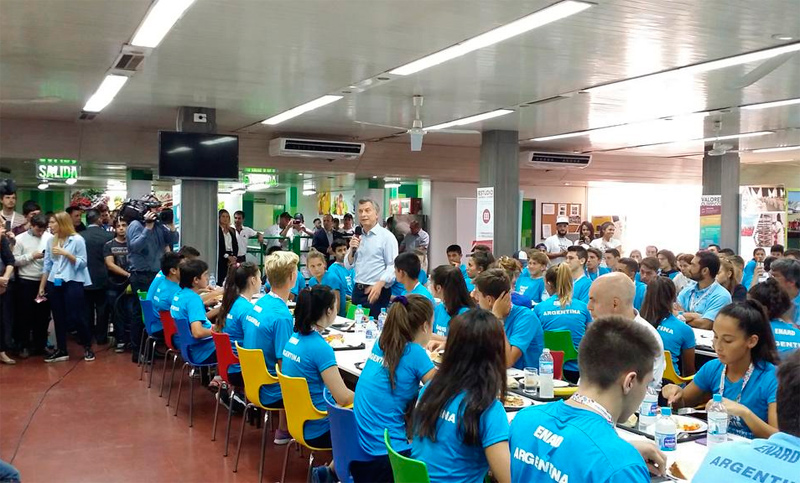 Macri y un almuerzo con atletas argentinos en el Cenard