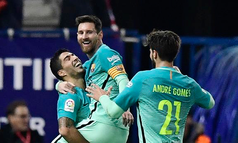 Barcelona venció al Atlético con golazos de Suárez y Messi