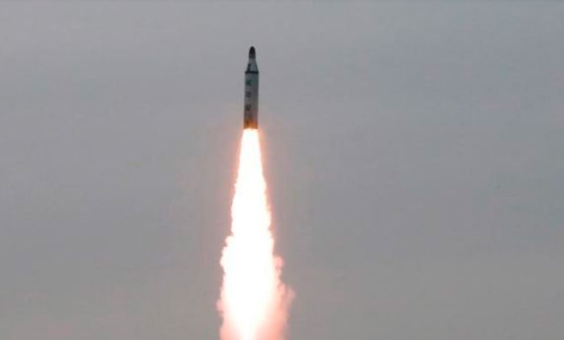 Corea del Norte considera un «éxito» su prueba de misil balístico