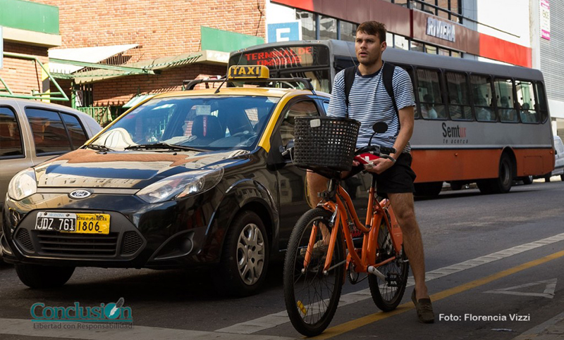 En la Argentina, ocho de cada diez ciclistas no cumplen con la ley