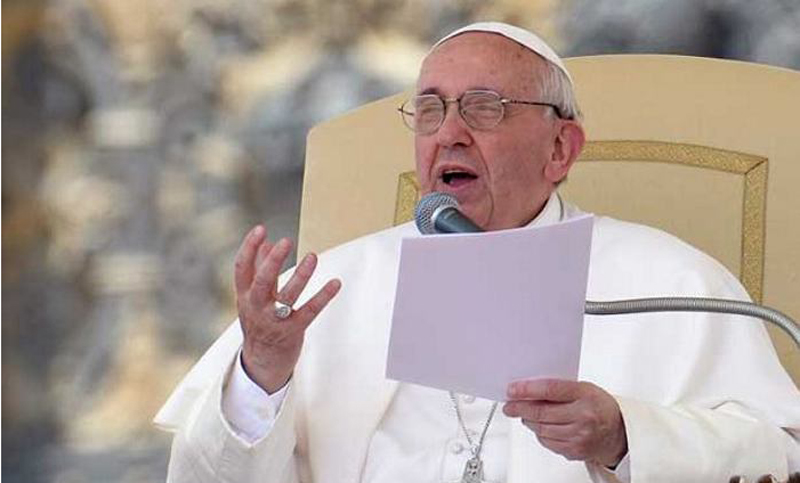 El Papa felicitó al nuevo presidente de Francia y le pidió una «sociedad más justa»