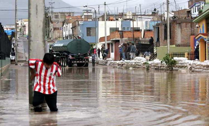 Ascienden a 84 los muertos por lluvias en inundaciones en Perú