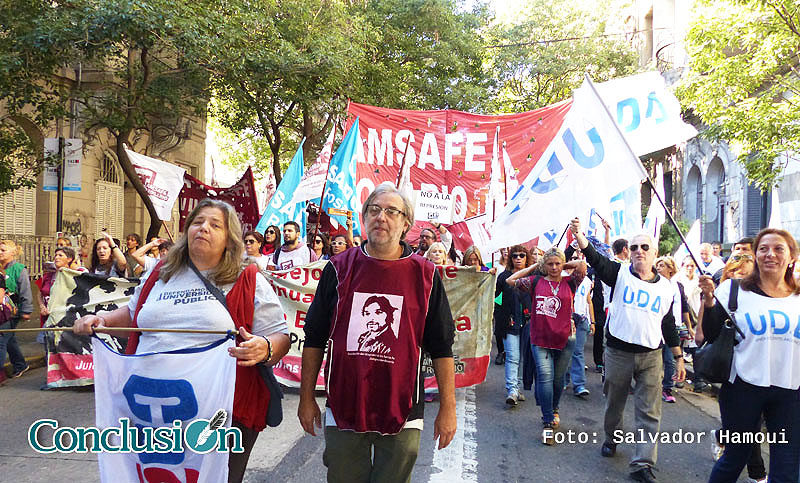 Gran movilización en Rosario contra represión a maestros en el Congreso
