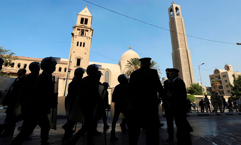 Dos atentados dejan decenas de muertos y heridos en sendas iglesias de Egipto