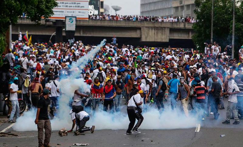 Matan a un militar y sube a tres la cifra de muertos por las protestas de ayer en Venezuela