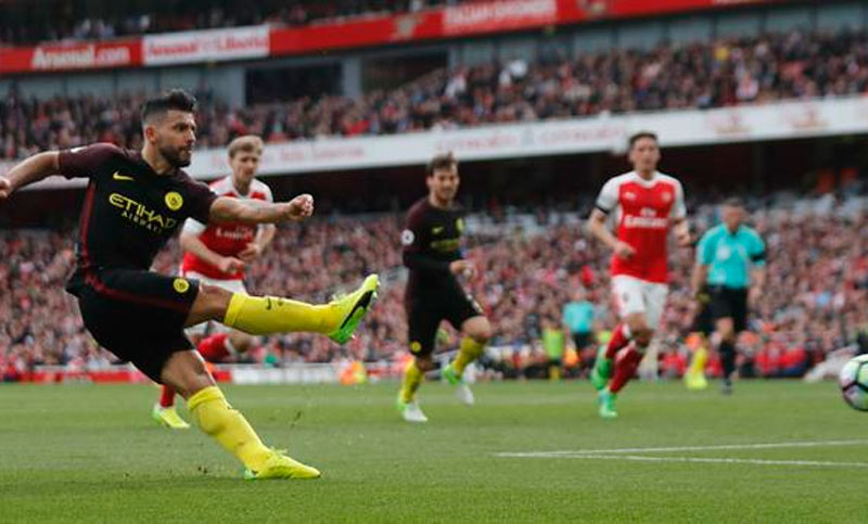 Agüero marcó en el empate entre Manchester City y Arsenal