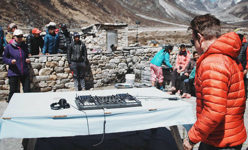 Dj británico ofrecerá un concierto de música electrónica en el Everest