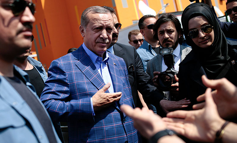 Ganó el Sí al sistema presidencialista en Turquía y Erdogan celebró