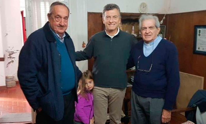 Insultaron a Mauricio Macri cuando salía de una iglesia en Tandil