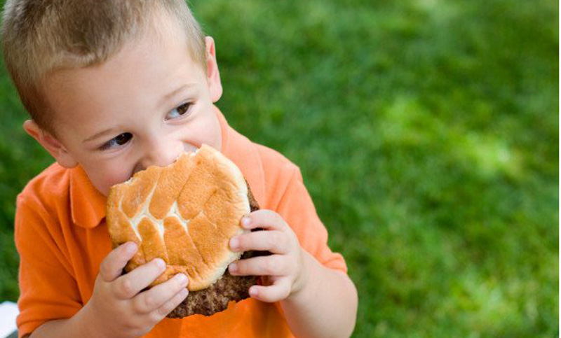 Advierten que los niños menores de 3 años tienen una alimentación poco saludable