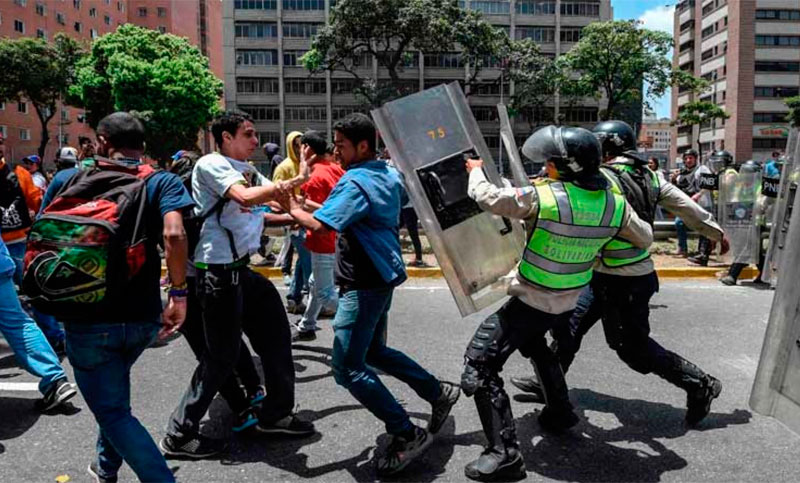 Estallan disturbios durante protesta opositora en Caracas