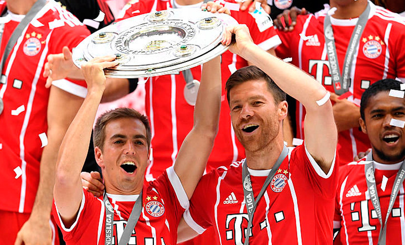 Bayern festejó el título con una goleada y despidió a dos leyendas