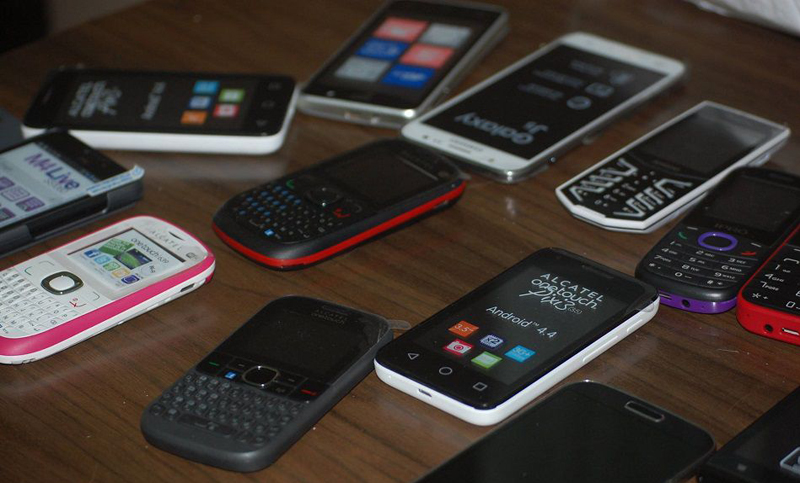 Un fiscal intenta devolver a sus dueños 2.500 celulares robados