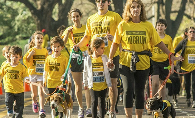 Miles de personas corrieron con sus animales en Buenos Aires