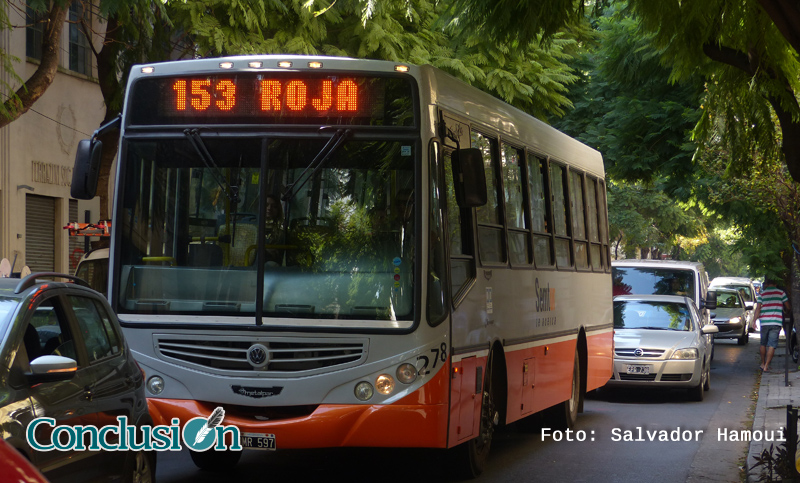 Varios detenidos por agredir un colectivo con hinchas de Newell’s