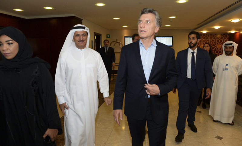 Macri está en Emiratos Árabes y se reúne con el primer ministro local