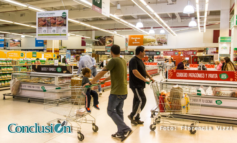 Los supermercados redujeron un 9% sus ventas en un año