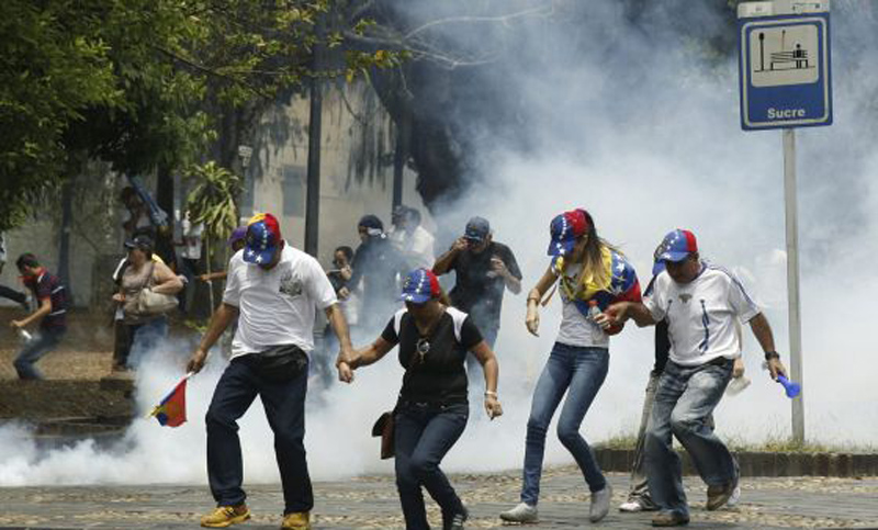 Venezuela: crece la violencia con más protestas y saqueos