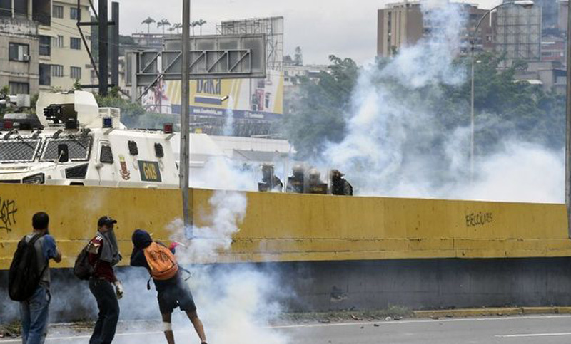 Venezuela: fuerzas de seguridad lanzan gases contra opositores