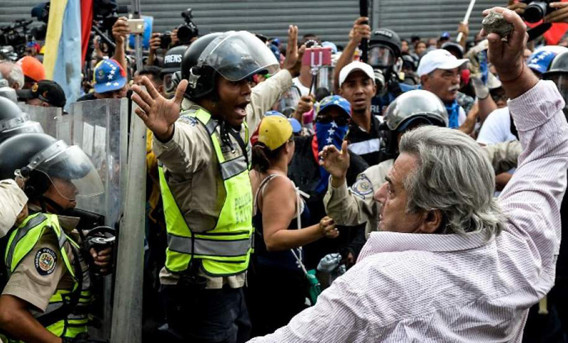 UE alerta sobre violencia en Venezuela, y urge a una «solución pacífica»