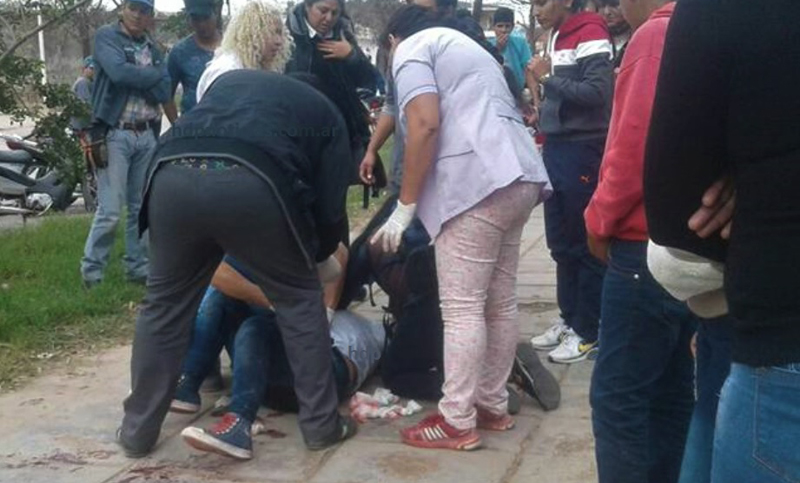 Horror en Sáenz Peña: apuñalaron a una chica en la puerta de la escuela