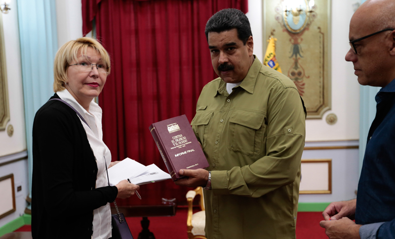 Maduro acusó a la fiscal general de liderar la oposición a la asamblea constituyente