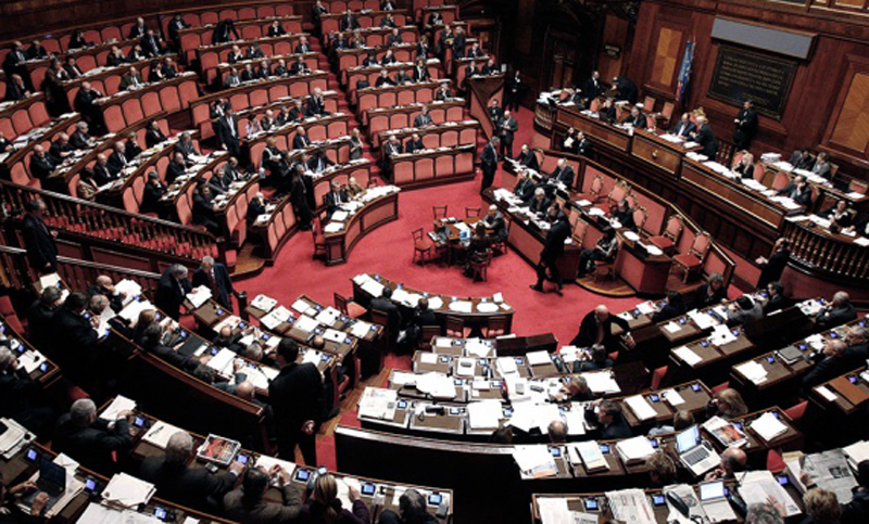 La oposición apoya el proyecto para limitar los partidos en el Parlamento italiano